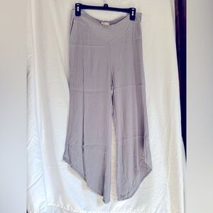 Sincerely Jules - Cute wide leg, light weight flowy crop pants
